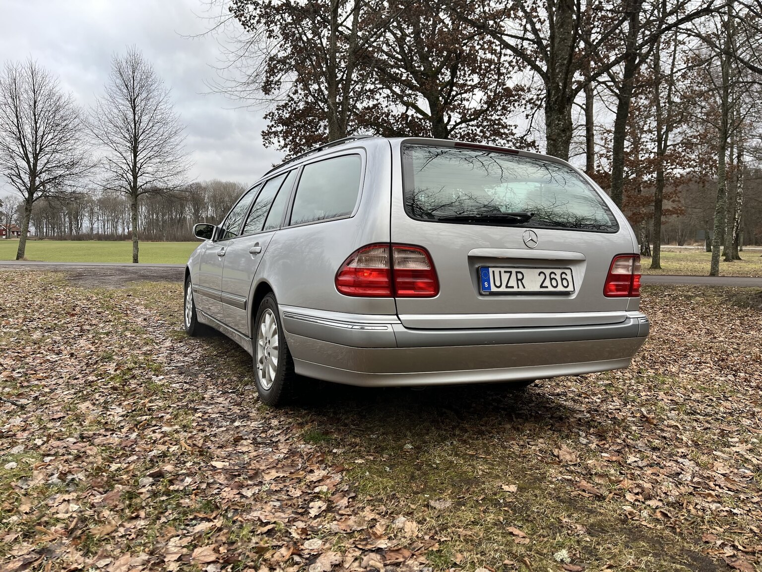 Exteriörbild på 1999 Mercedes-Benz E320 T Automat