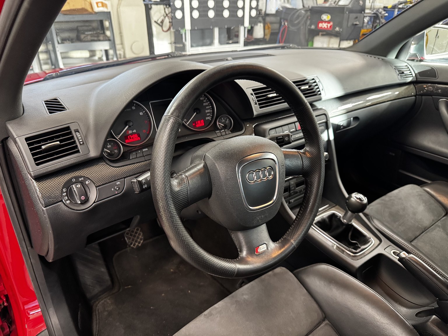 Interior image of 2007 Audi  S4 quattro 4.2 V8 manuell