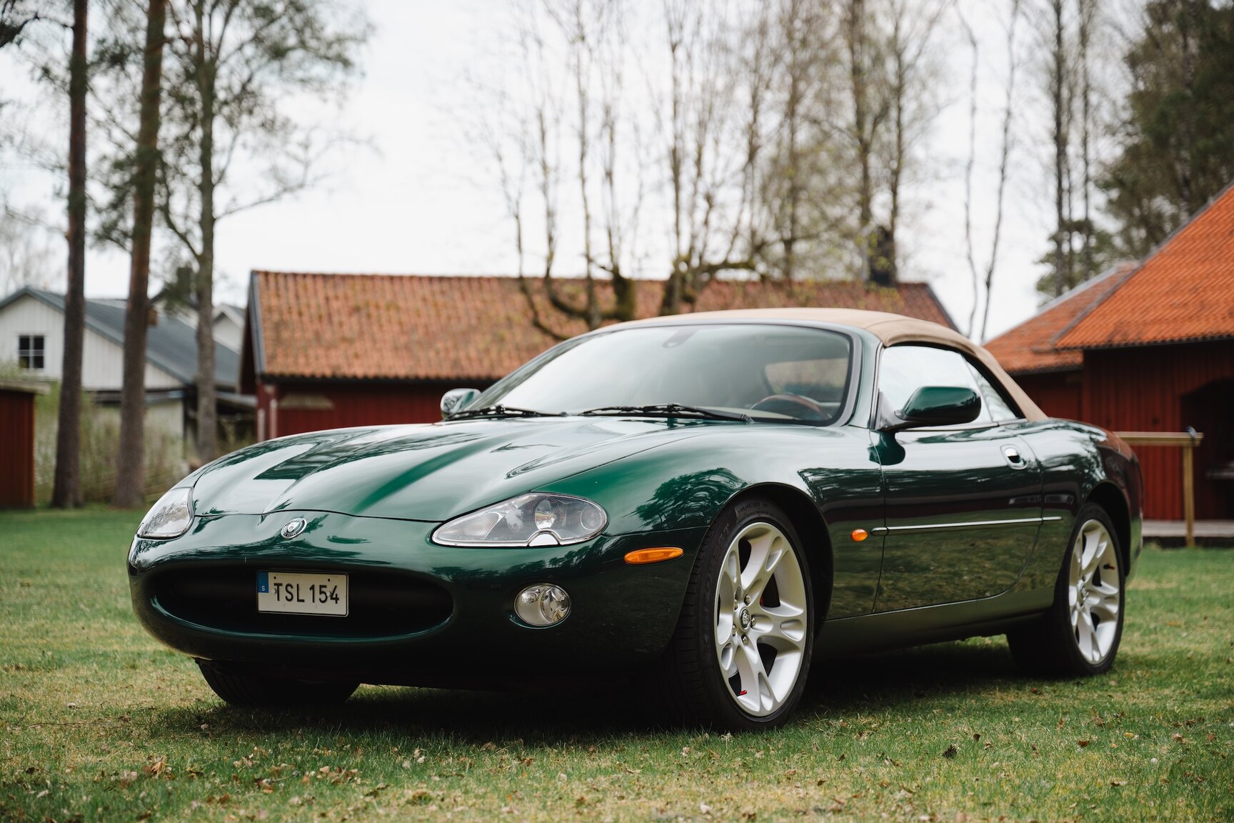 Exterior image of 2003 Jaguar XK8 Cabriolet