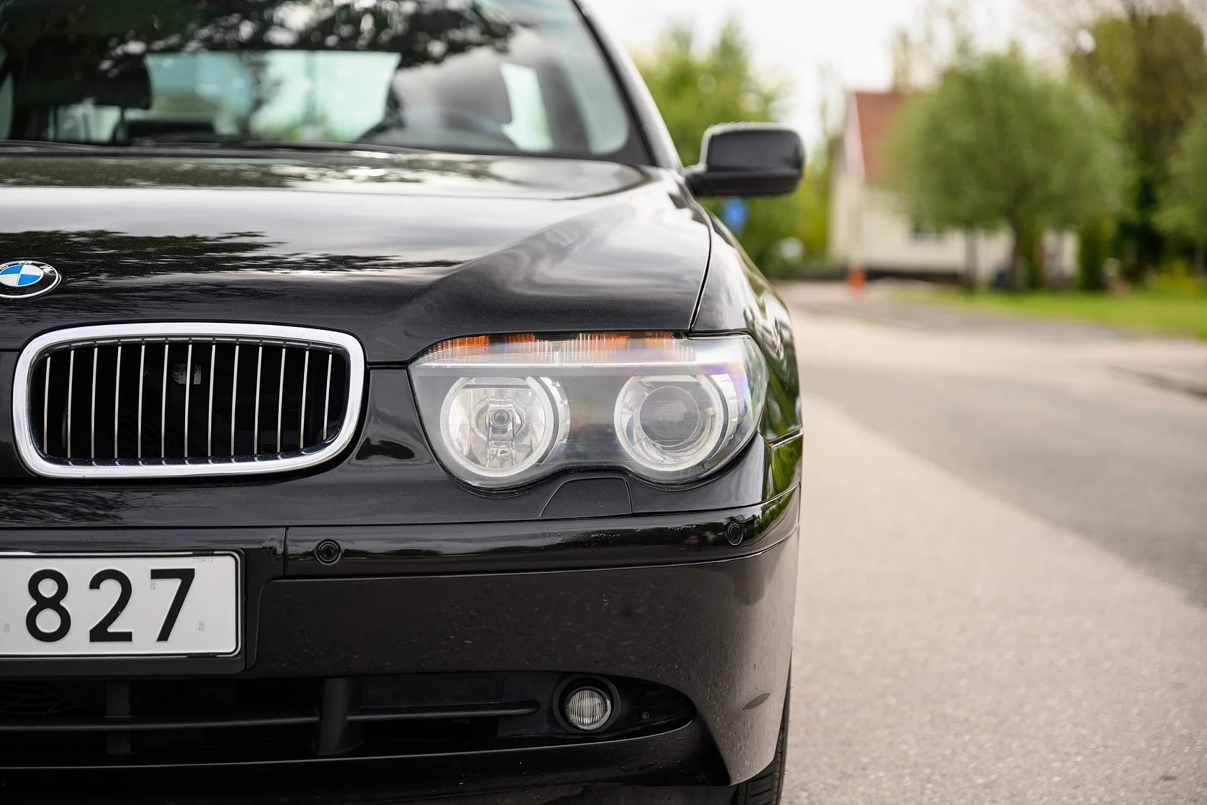 Exterior image of 2001 BMW 745i (28)