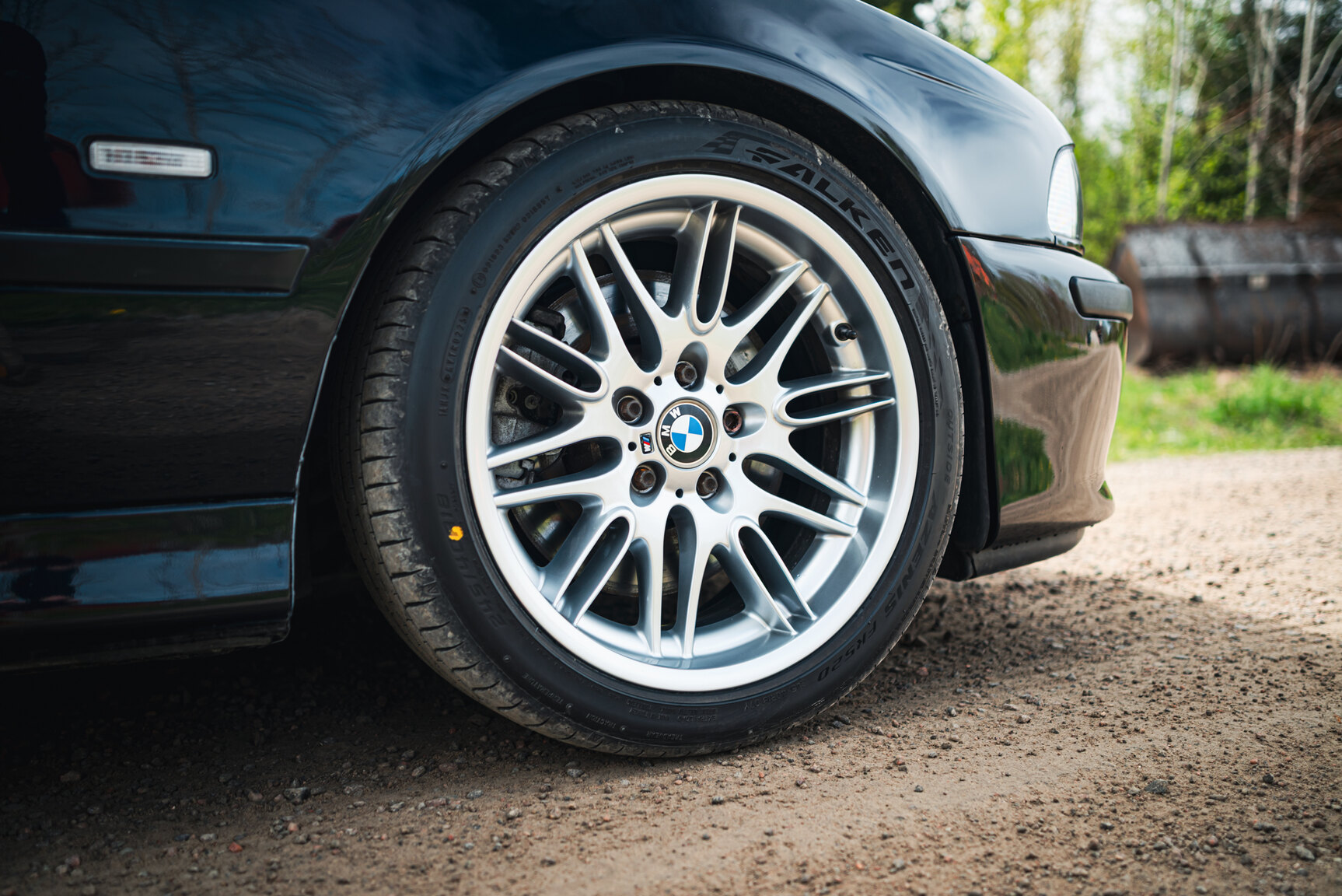 Exterior image of 2000 BMW M5 E39