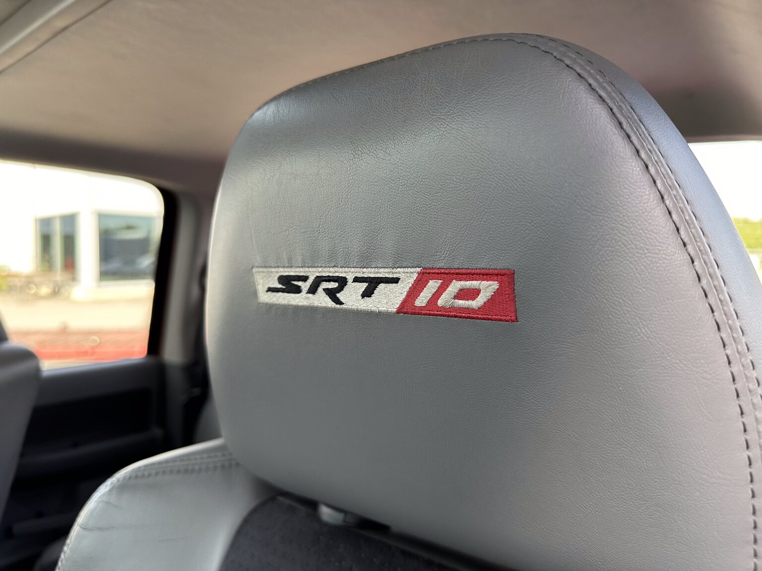 Innenraumfoto von 2006 Dodge Ram SRT10