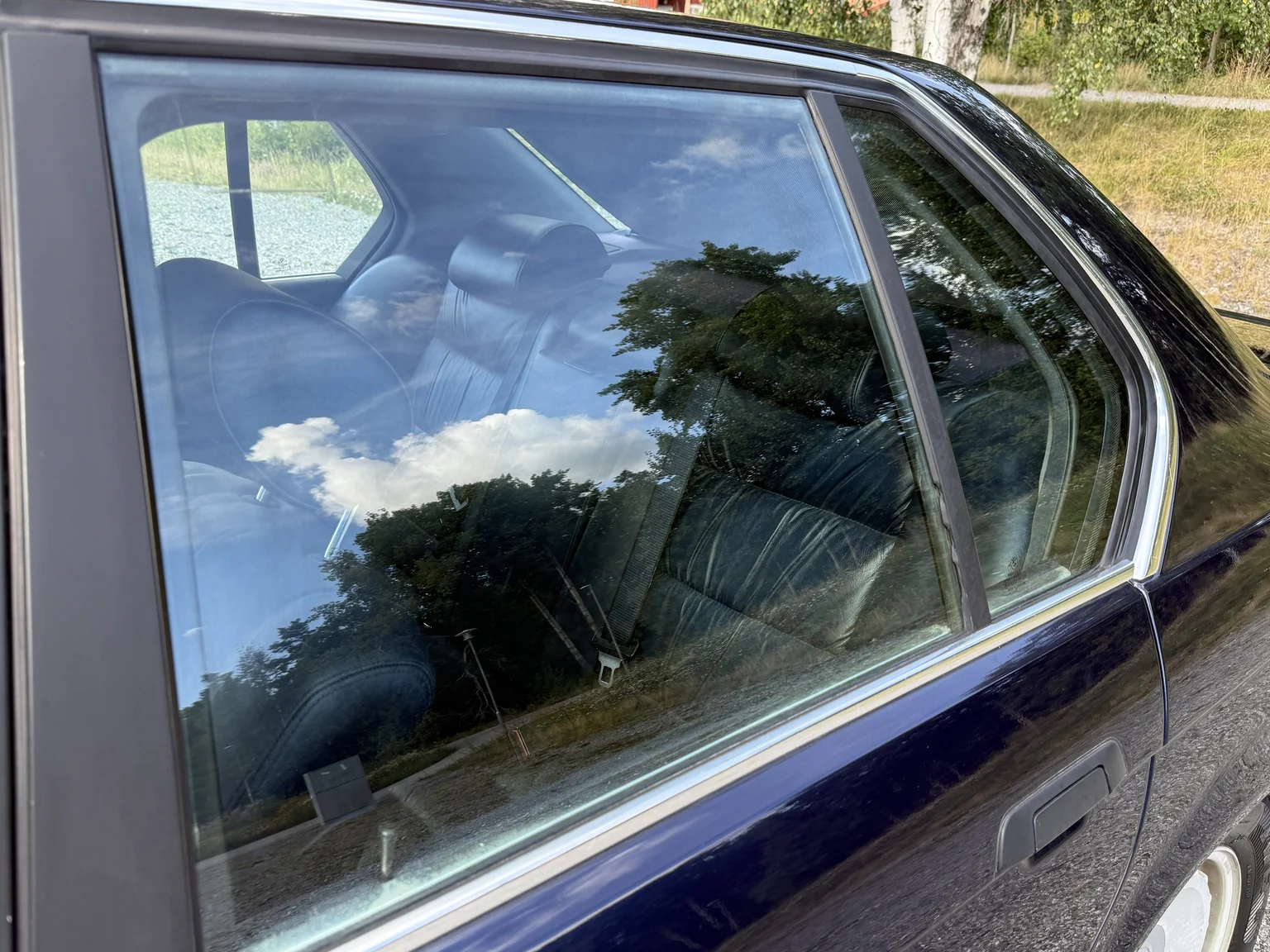 Exterior image of 1990 BMW 750i (36)