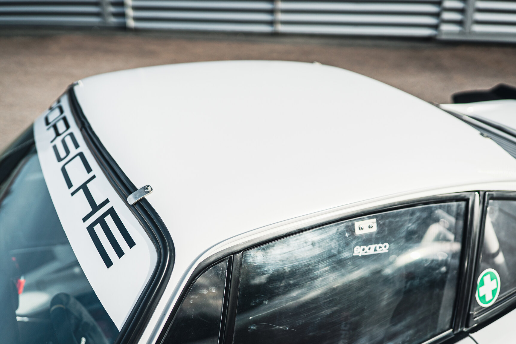 Exteriörbild på 1977 Porsche 911 RSR Rallycar