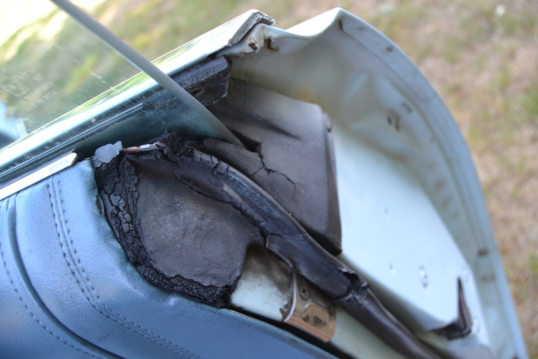 Interior image of 1970 Oldsmobile Ninety eight Convertible (49)