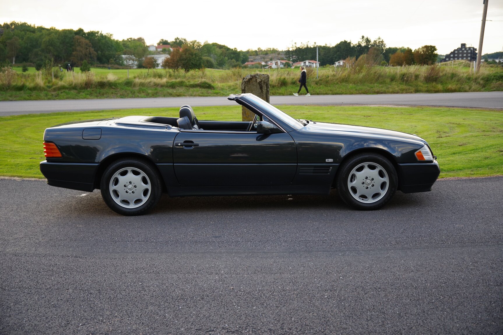 Exterior image of 1992 Mercedes-Benz 300 SL-24