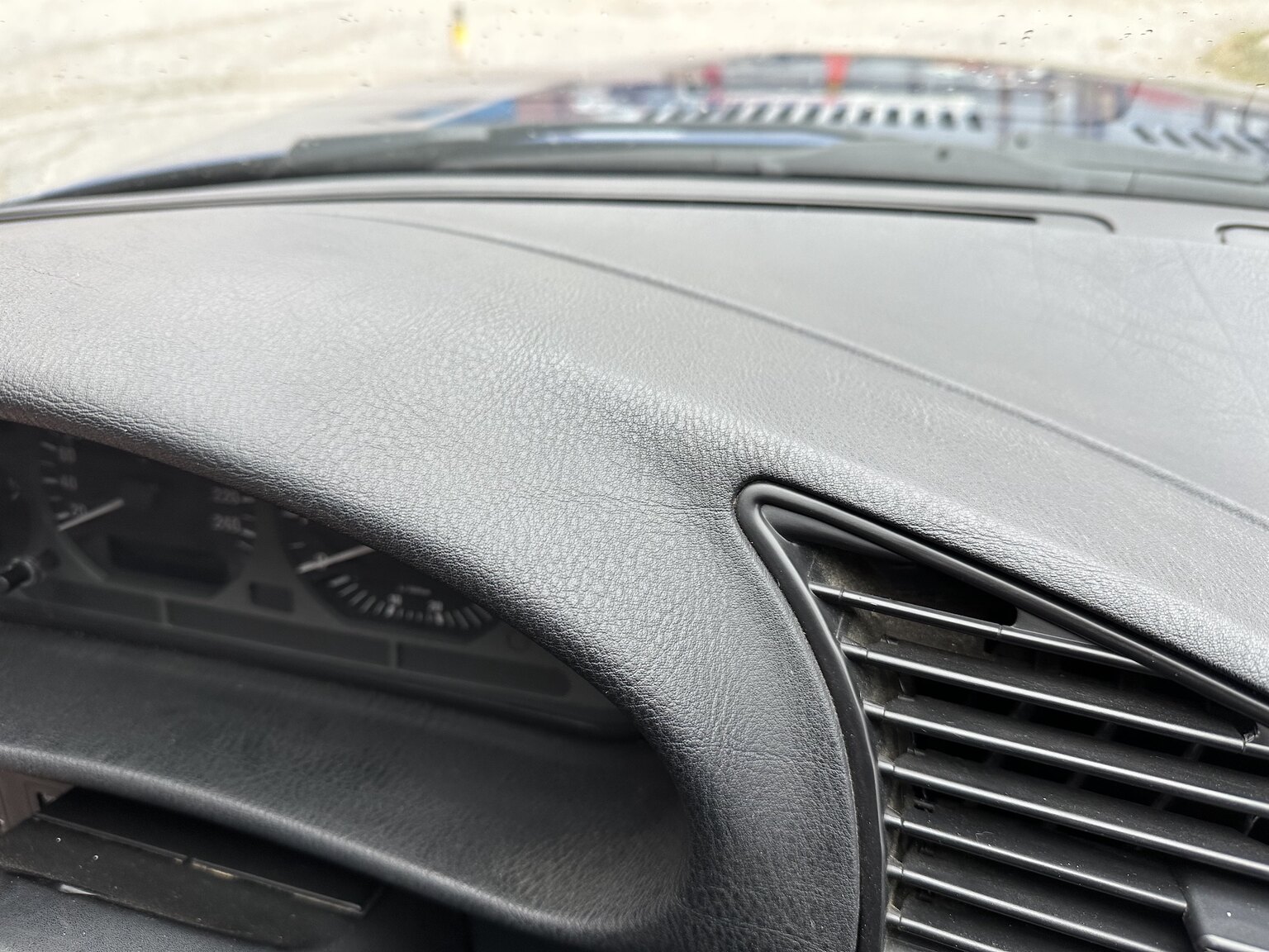 Interior image of 1996 BMW 328i Coupé E36 M-Sport