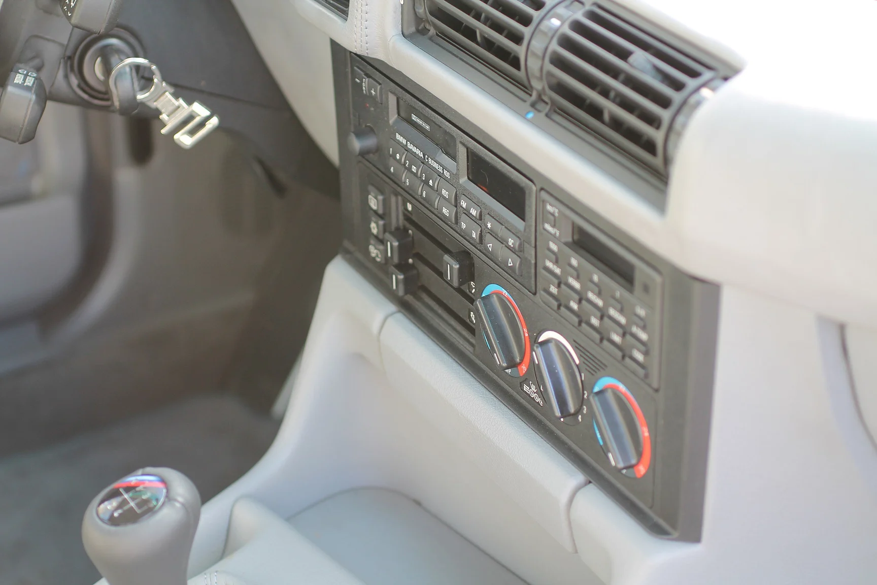 Innenraumfoto von 1993 BMW E34 M5 Touring  (78)