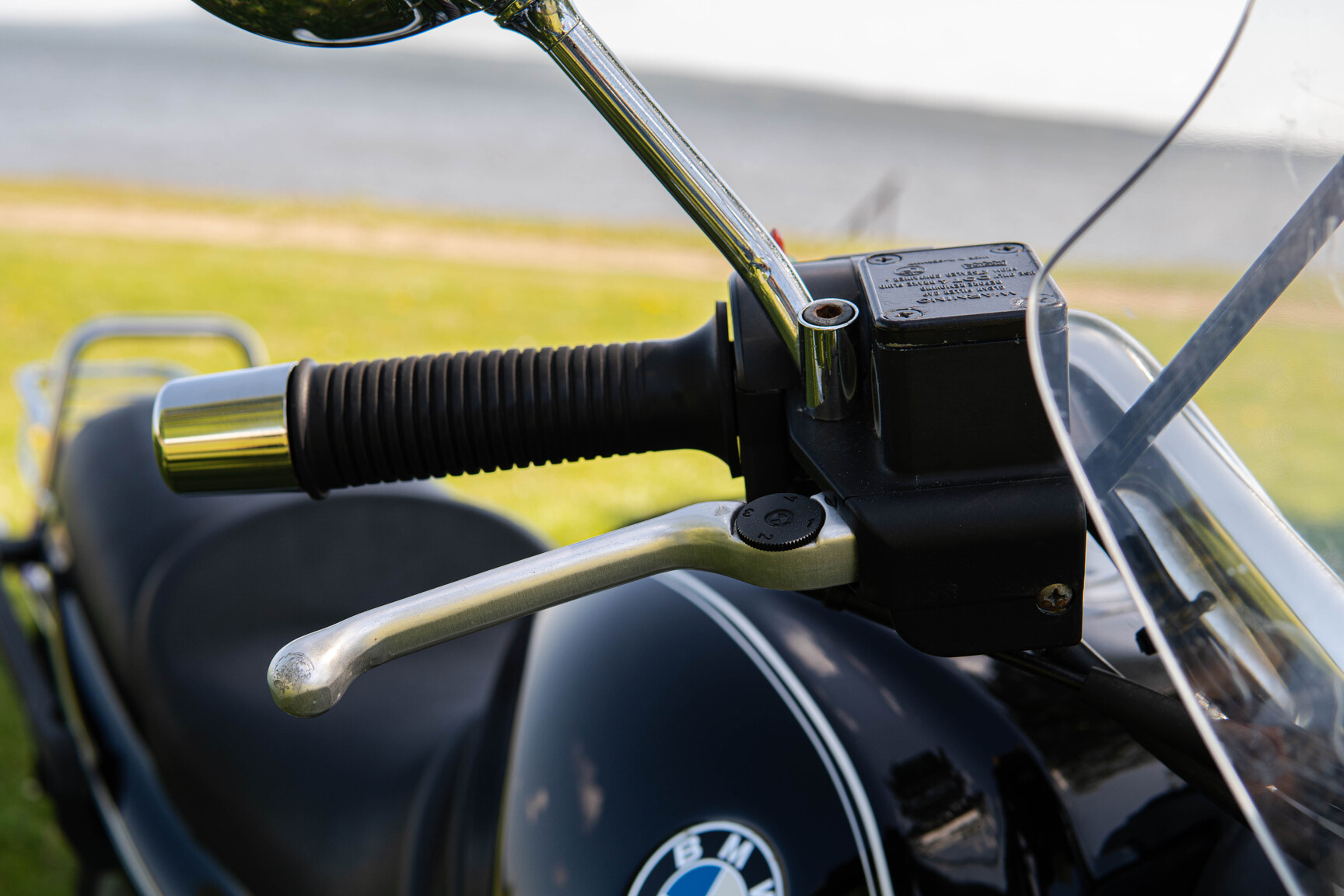 Exterior image of 1998 BMW R1100R (48)