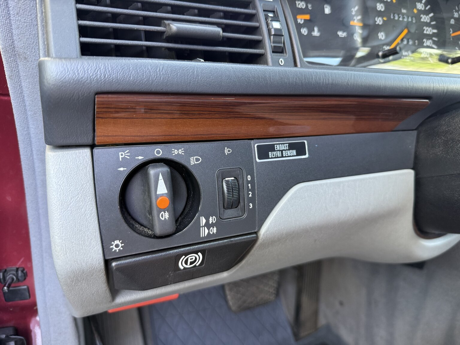 Interior image of 1991 Mercedes-Benz 300 E-24
