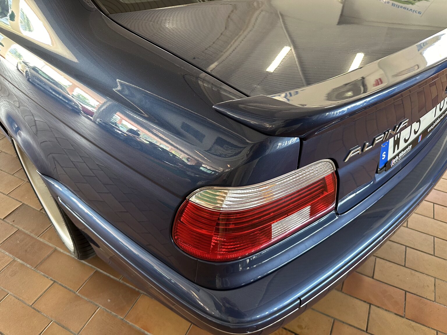 Exteriörbild på 2002 ALPINA B10 V8S