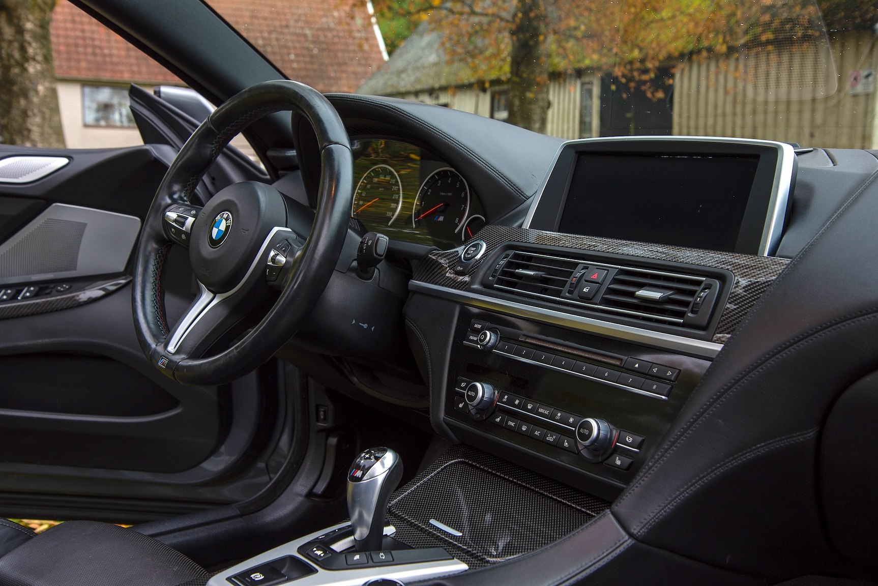 Interior image of 2014 BMW M6C