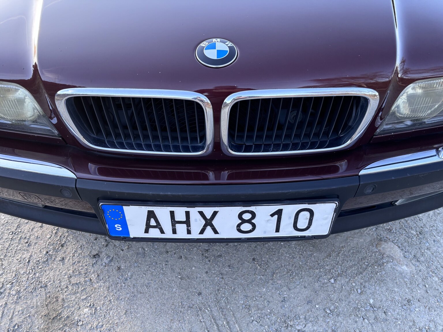 Exterior image of 1996 BMW 728iA