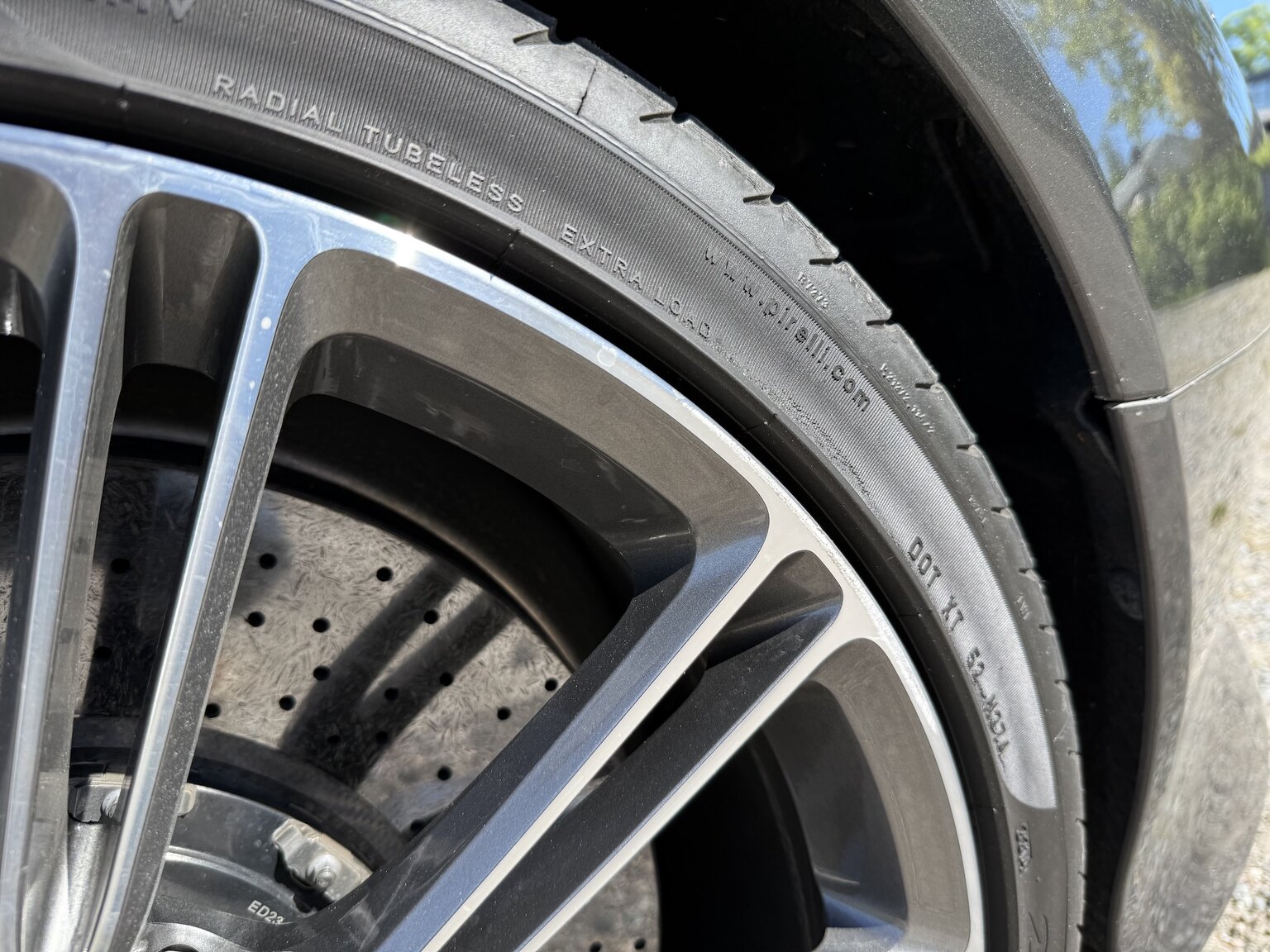 Exteriörbild på 2015 Aston Martin DB9 Volante