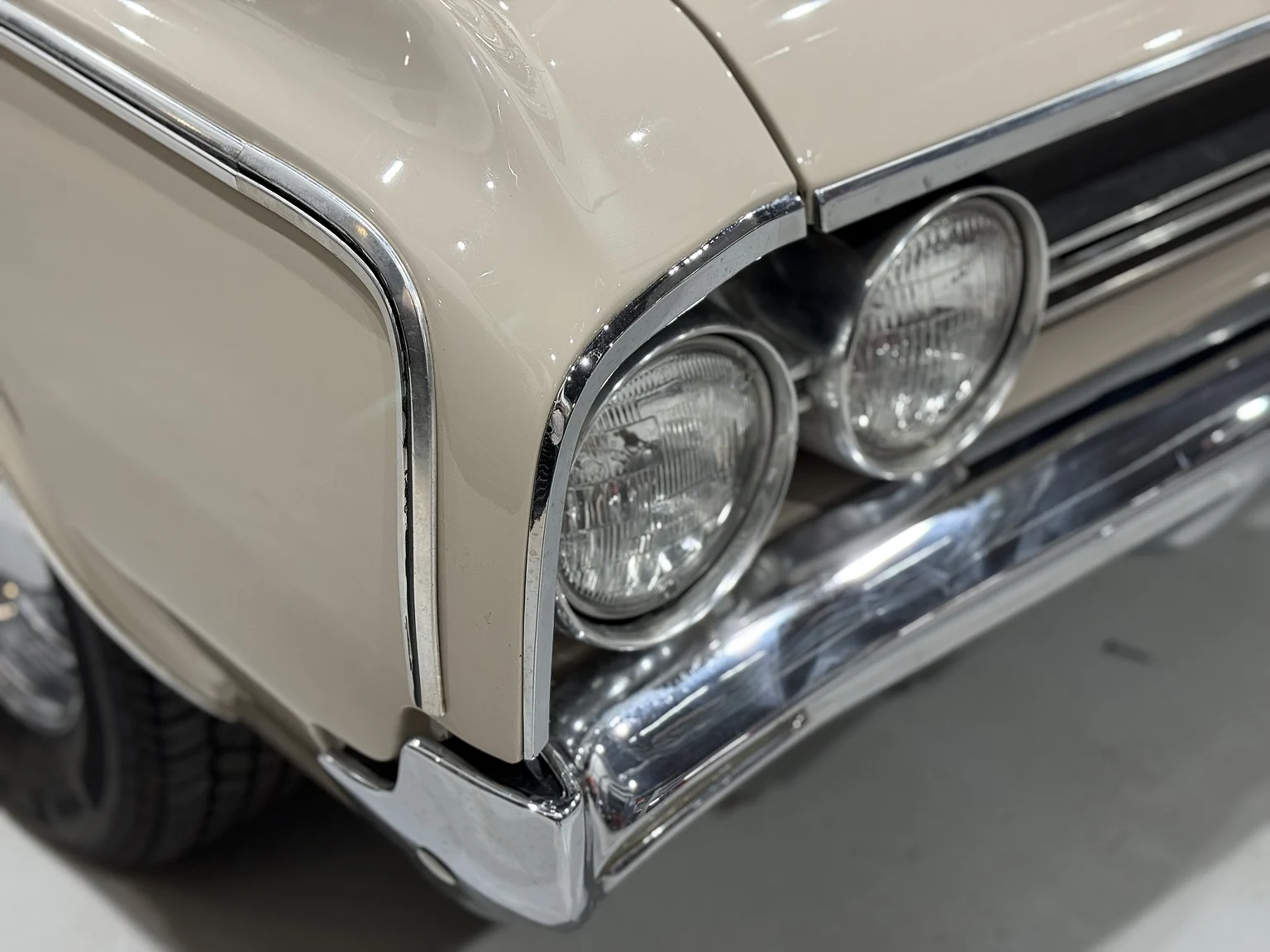 Exteriörbild på 1964 Oldsmobile Cutlass Convertible (30)