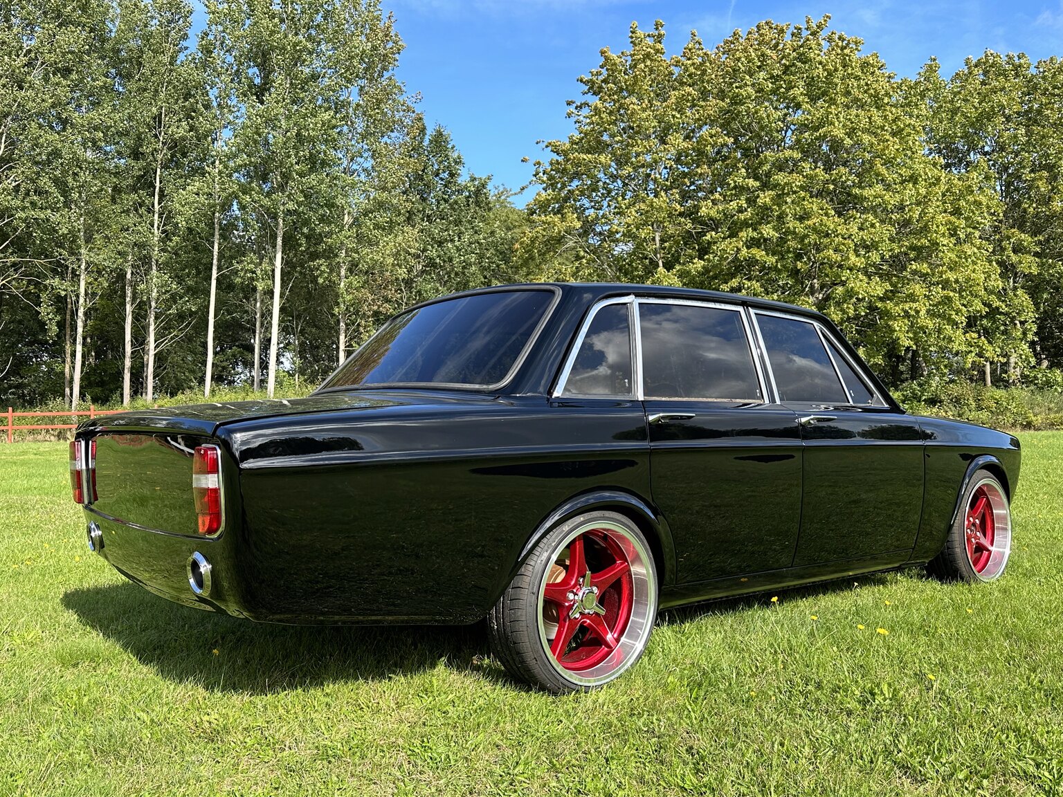 Aussenfoto 1969 Volvo 144 custom