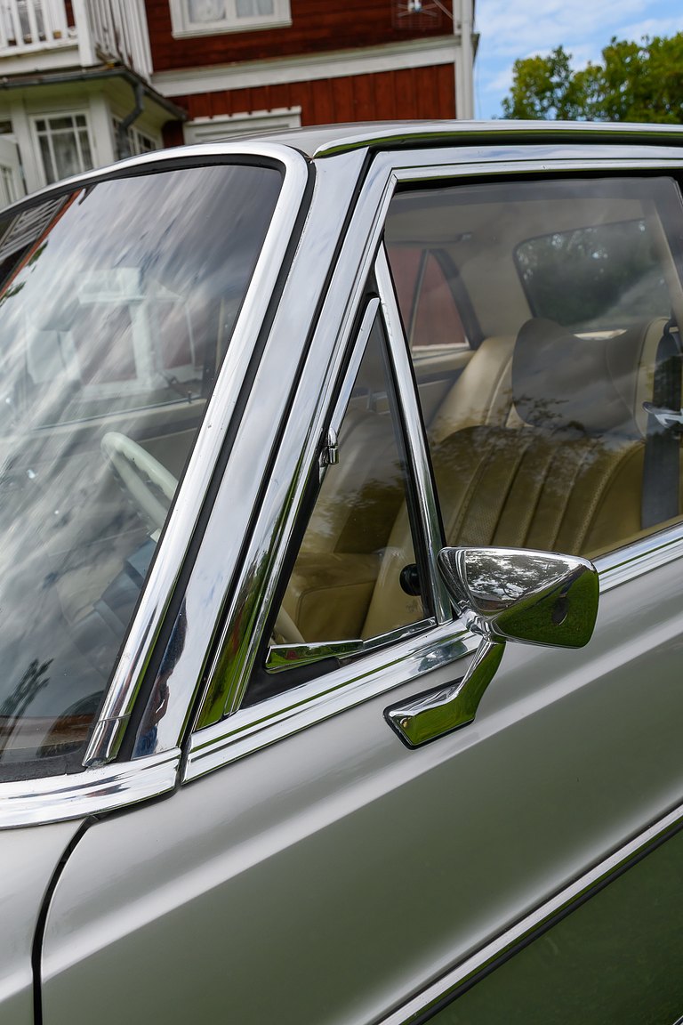 Exterior image of 1969 Mercedes-Benz 300 SEL