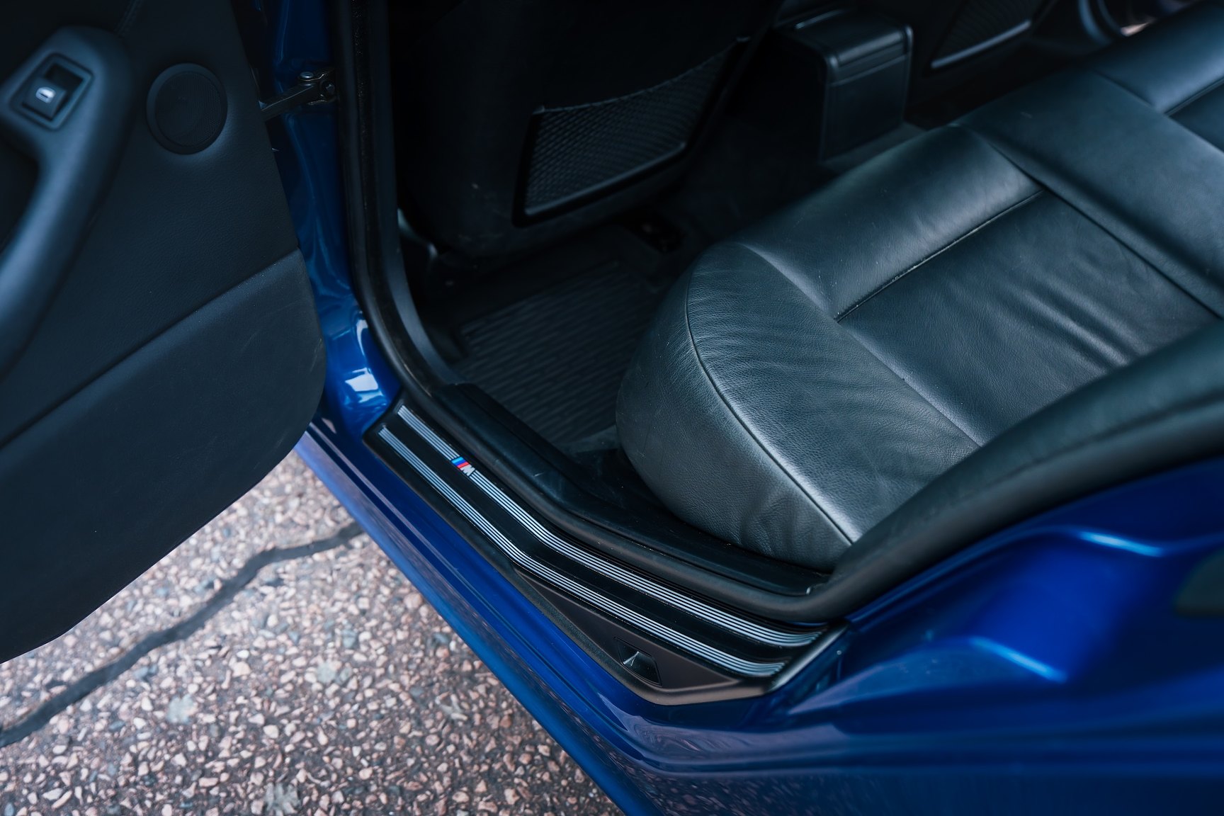 Interior image of 2003 BMW 330i