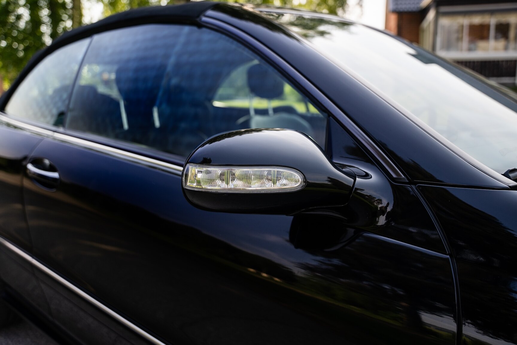 Exterior image of 2009 Mercedes-Benz CLK 550