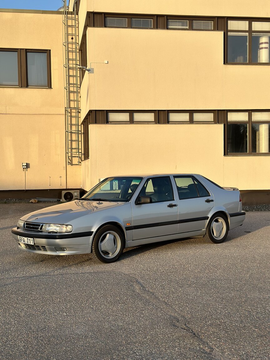 Exterior image of 1996 SAAB 9000 CS Aero 2.3T