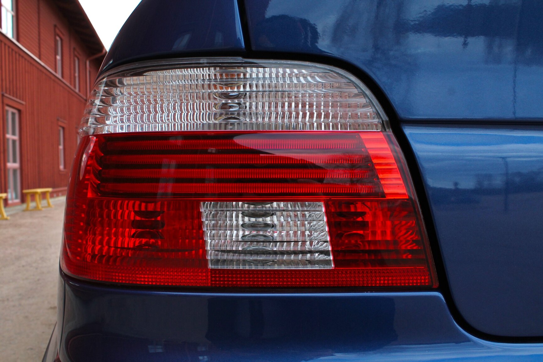 Exteriörbild på 2003 BMW M5