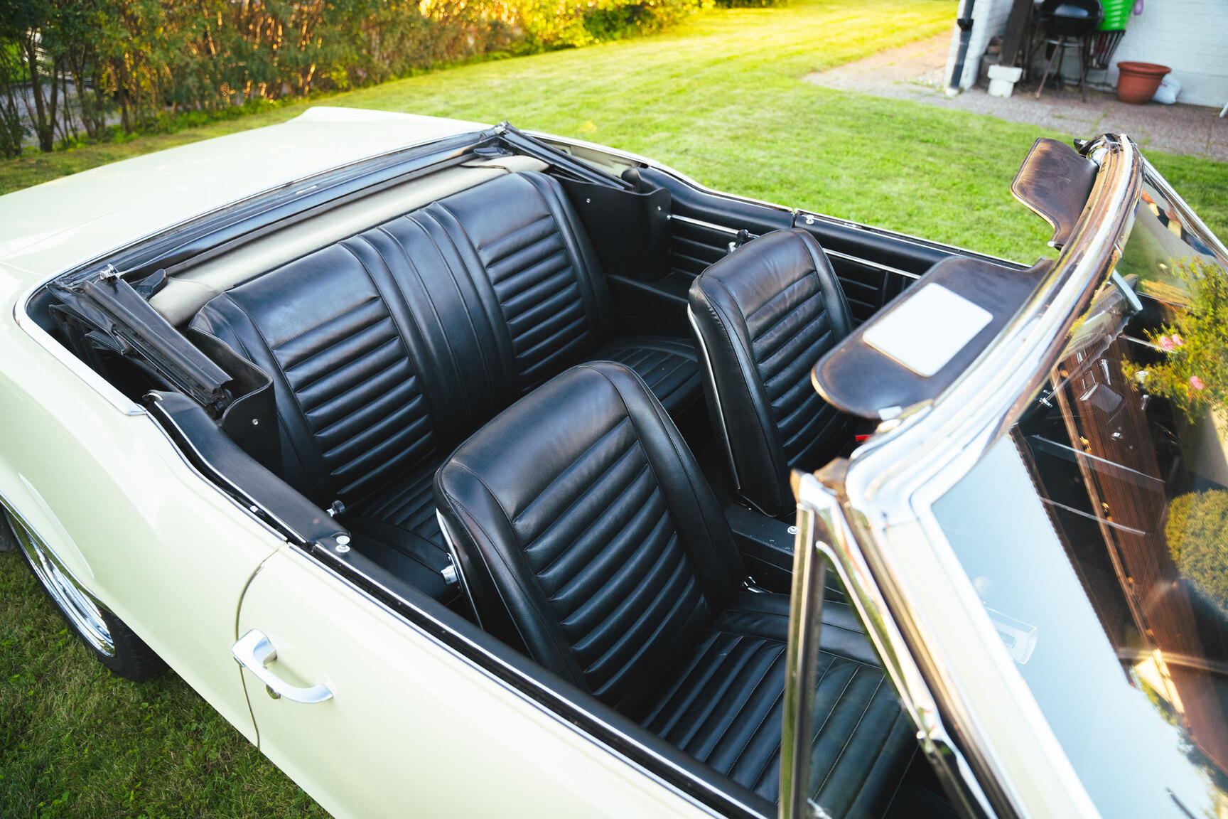 Interior image of 1967 Oldsmobile Cutlass Supreme Cabriolet