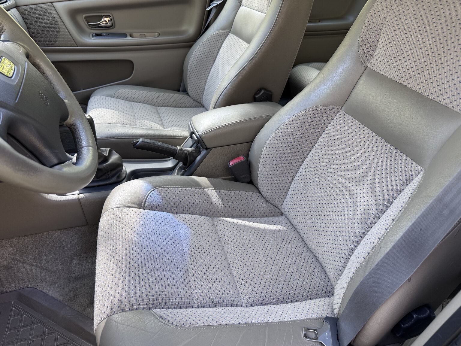 Interior image of 1999 Volvo V70 2.5