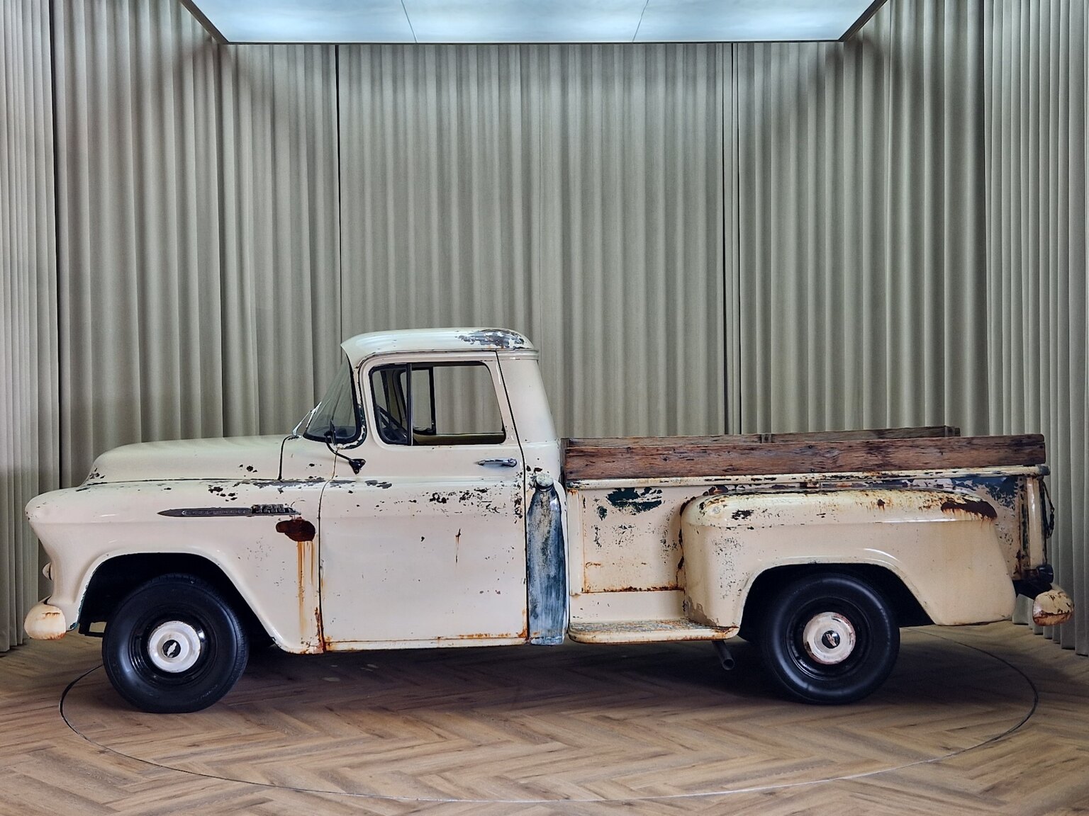 Aussenfoto Chevrolet Apache (SÅLD PÅ PLATS) 