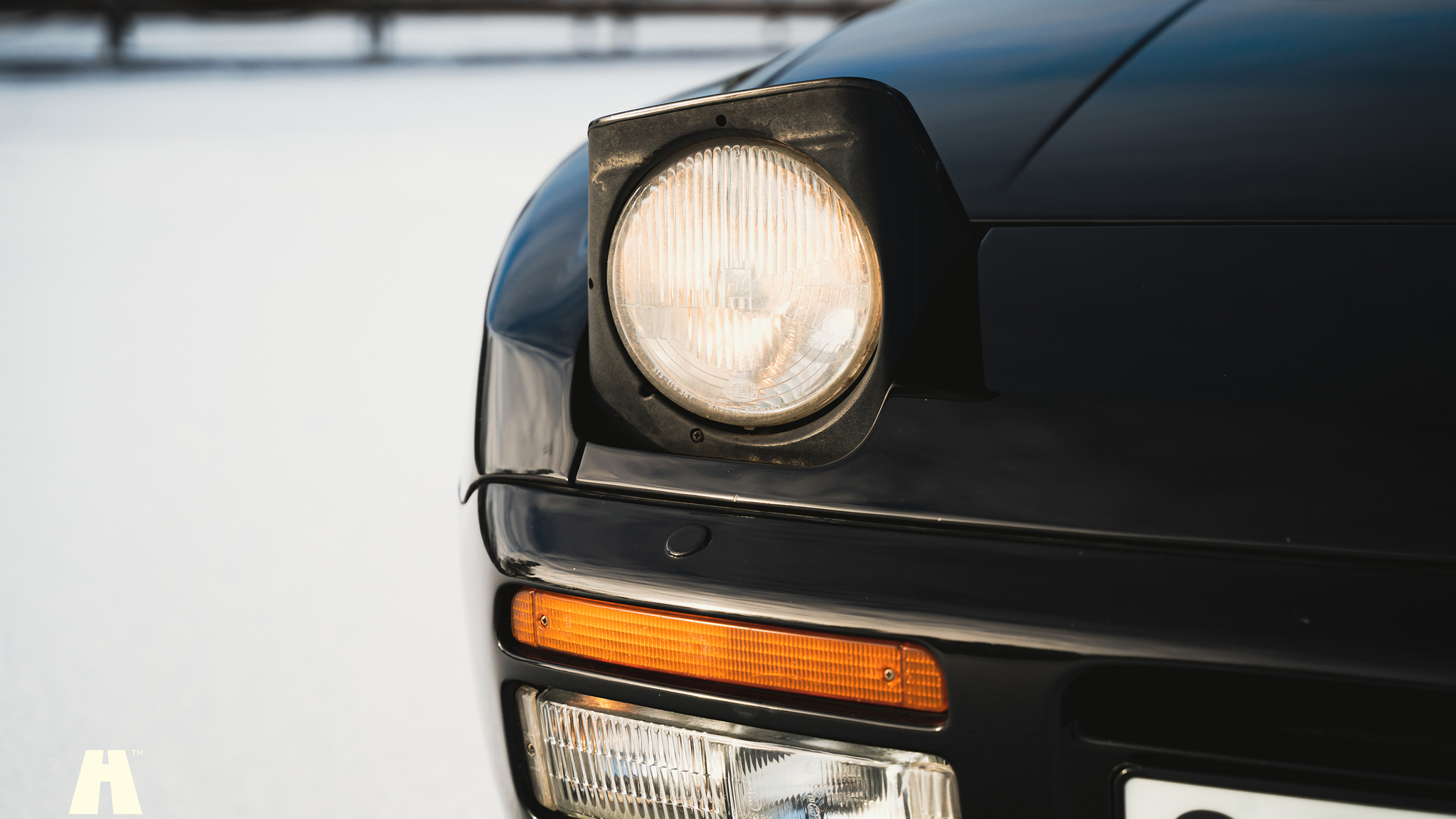Exterior image of 1990 Porsche 944 S2 (15)