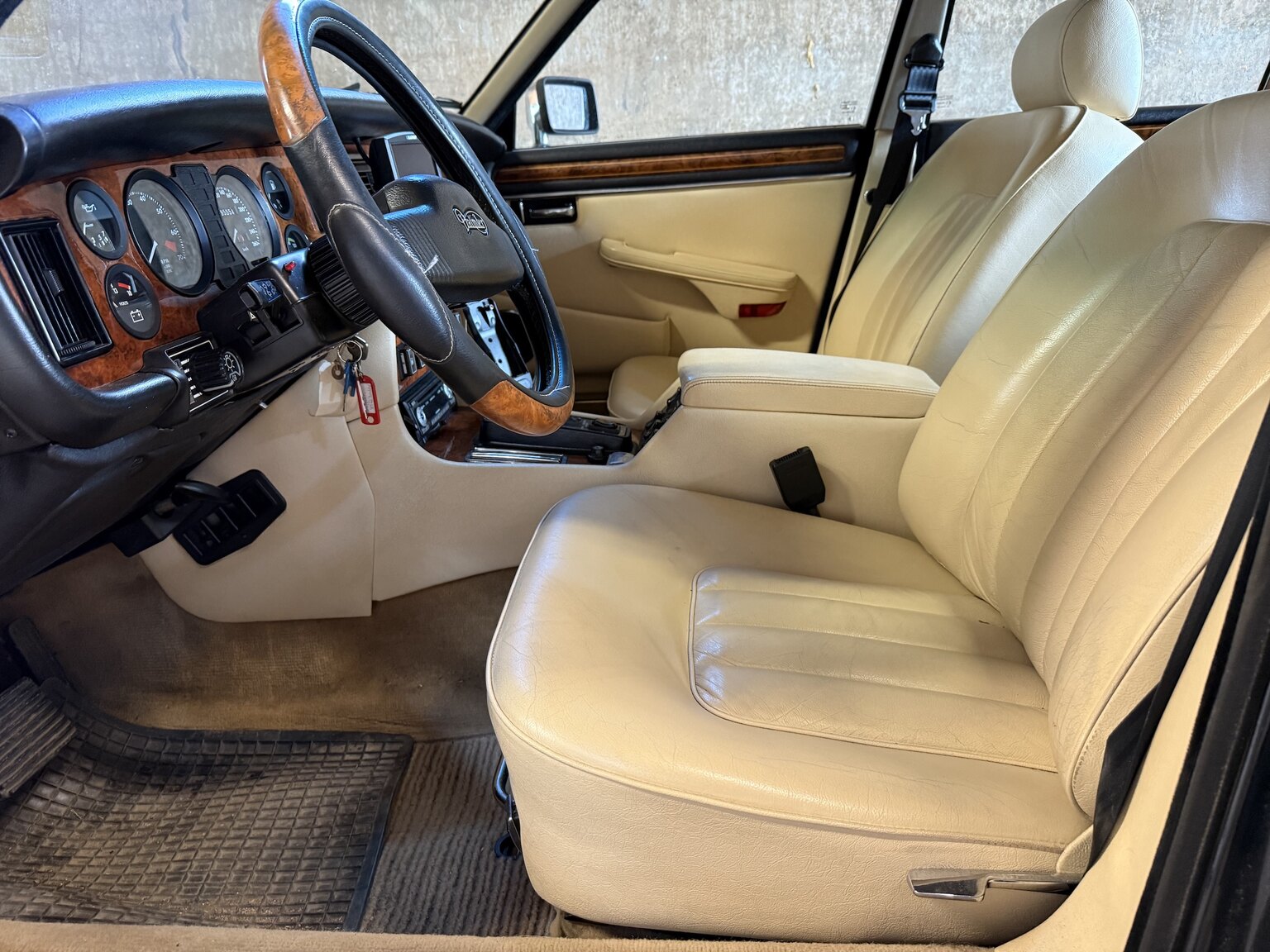 Interior image of 1990 Jaguar Daimler Double six