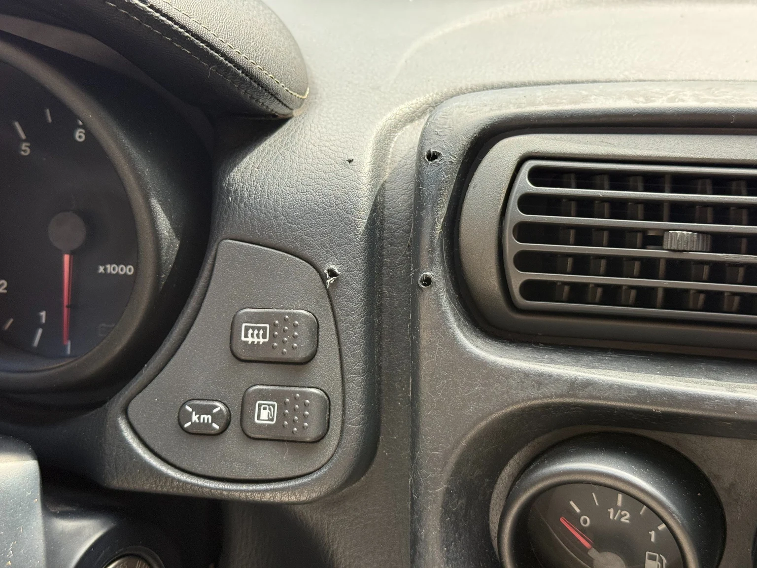 Innenraumfoto von 1997 Alfa Romeo GTV (30)