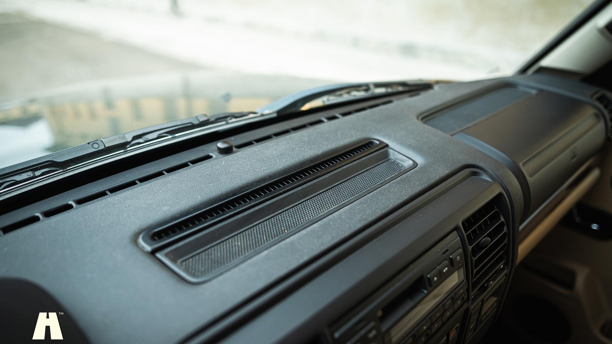 Interior image of 2003 Land Rover Discovery II, 2003