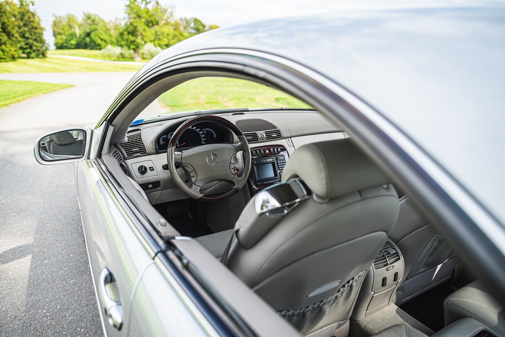 Interior image of 2000 Mercedes-Benz CL 500