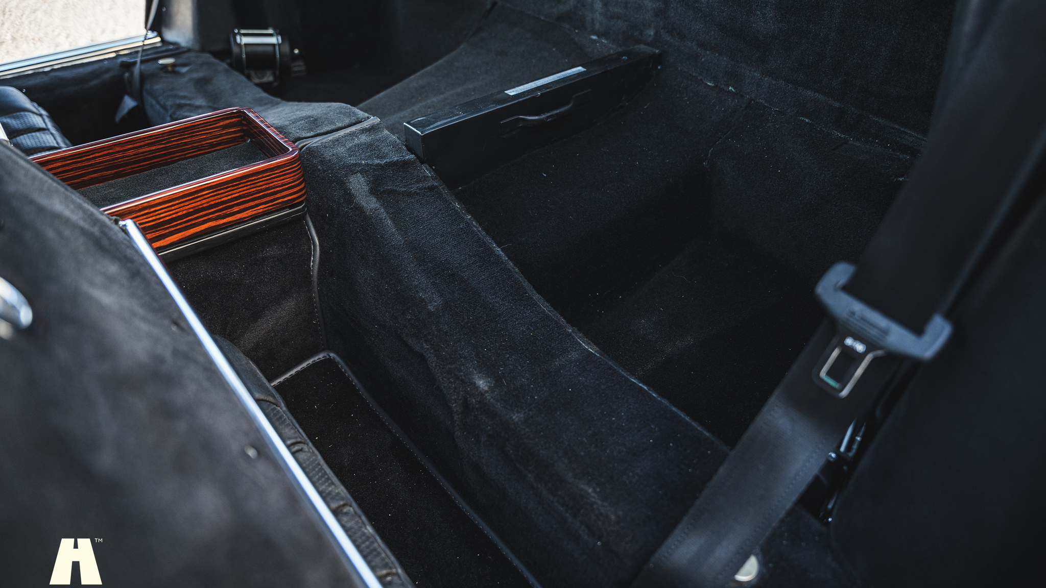 Interior image of 1970 Mercedes 280 SL Pagoda (56)