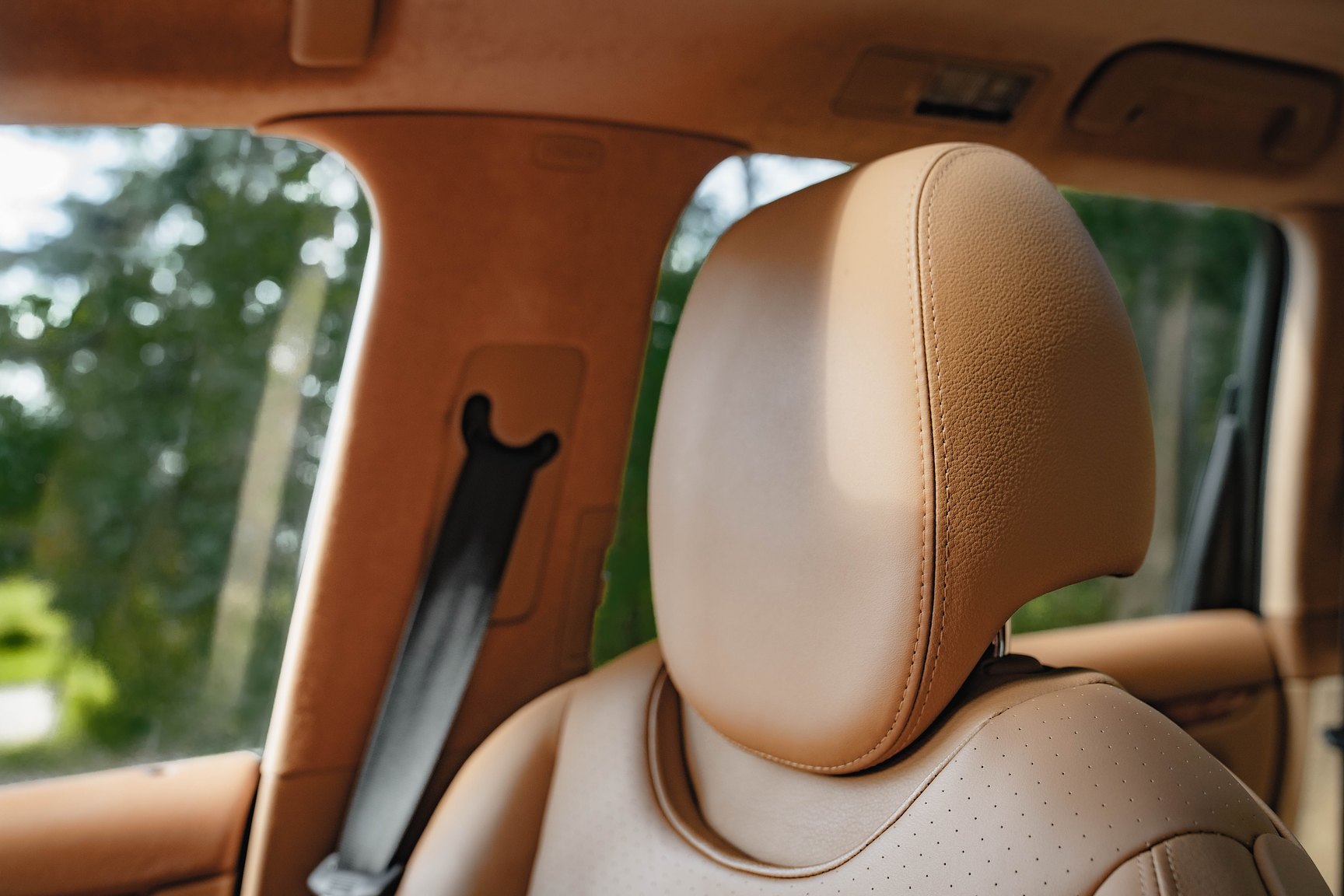 Interior image of 2005 Porsche Cayenne Turbo WLS