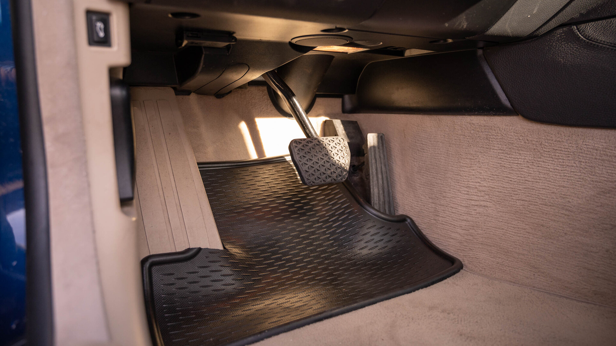 Interior image of 2008 BMW 635d  (9)