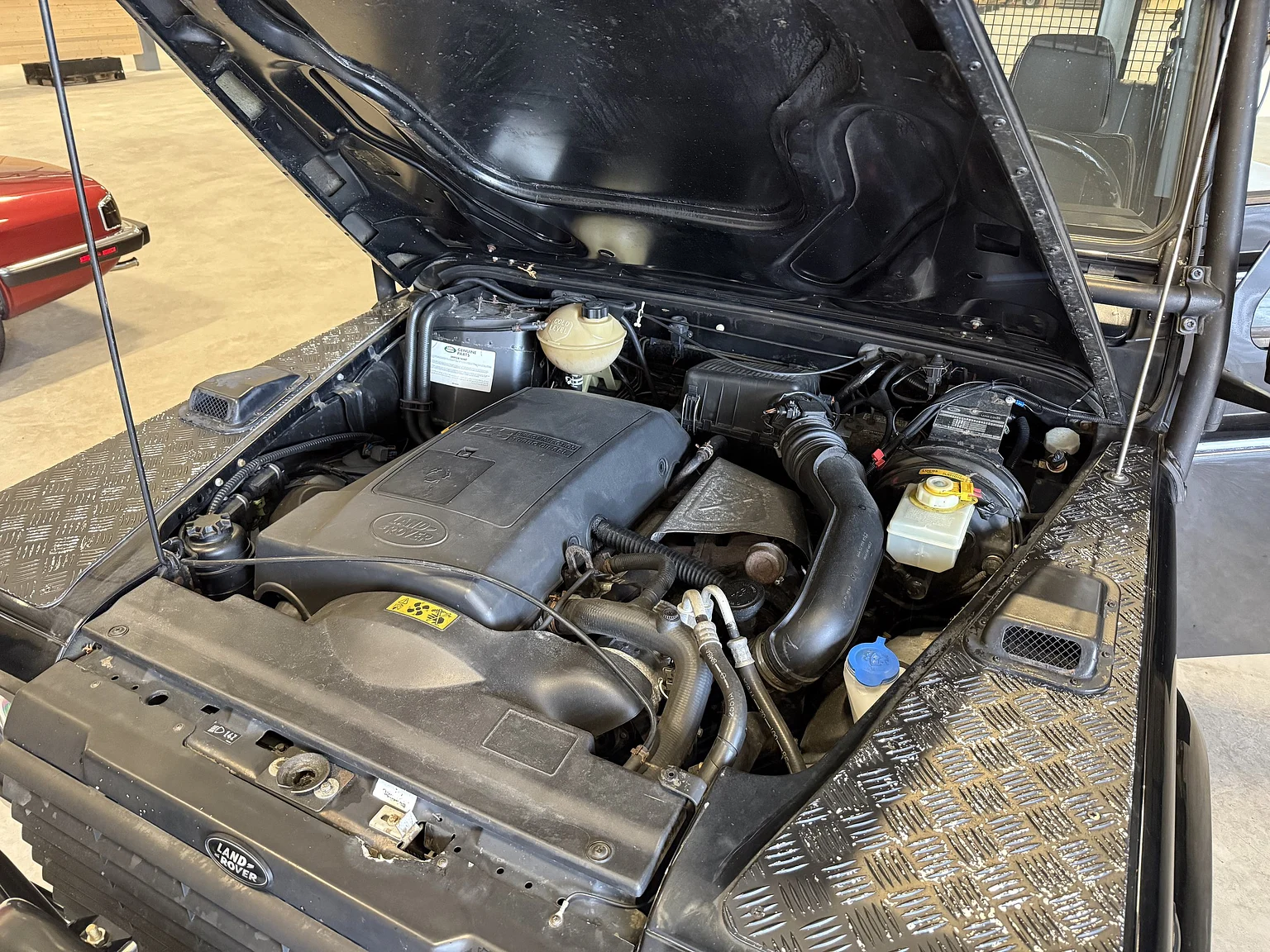 Image of 2000 Land Rover Defender 110 Tomb Raider (14) mechanics