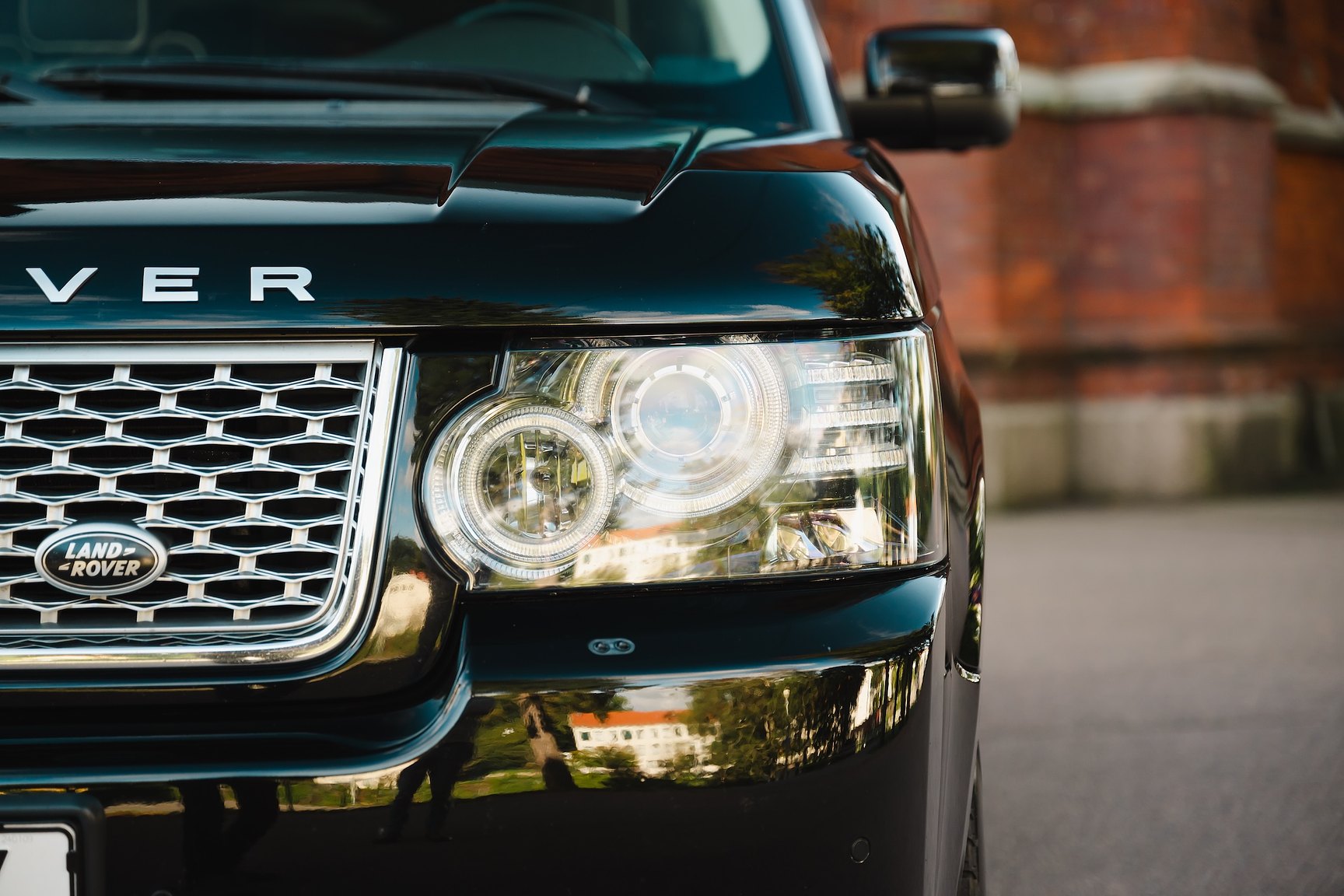 Exterior image of 2012 Range Rover 4.4 TDV8 Westminster 