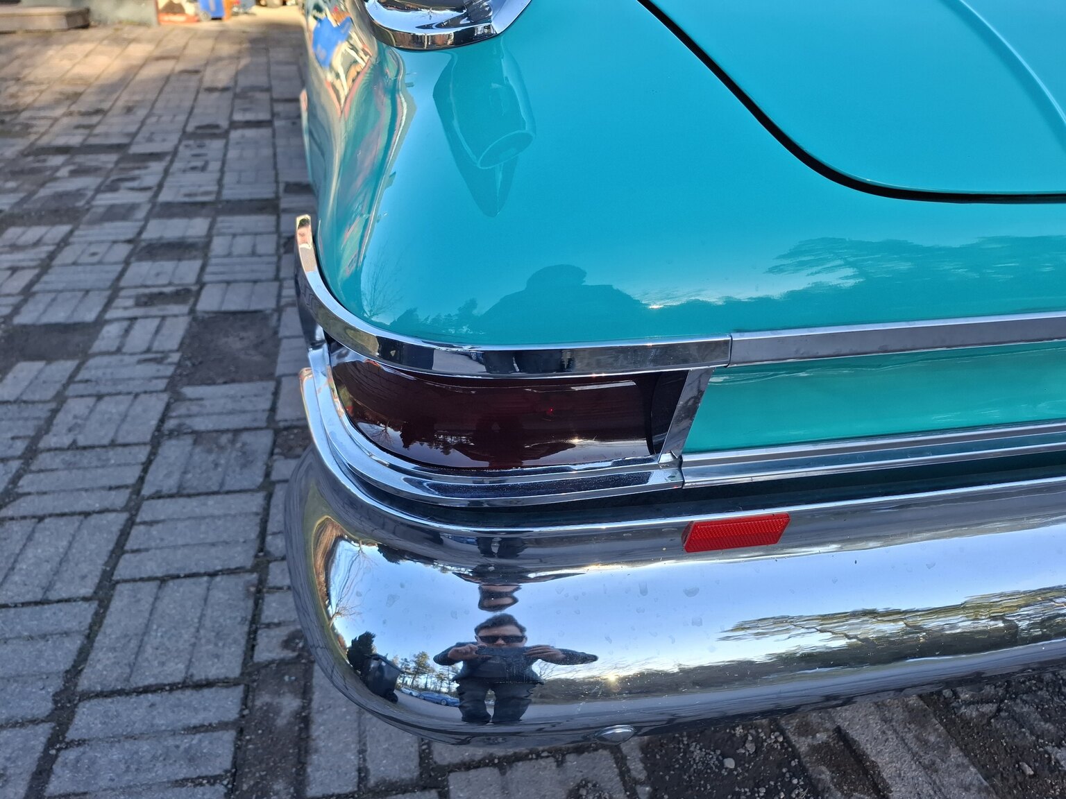 Exterior image of 1961 Chrysler Newport Cabriolet