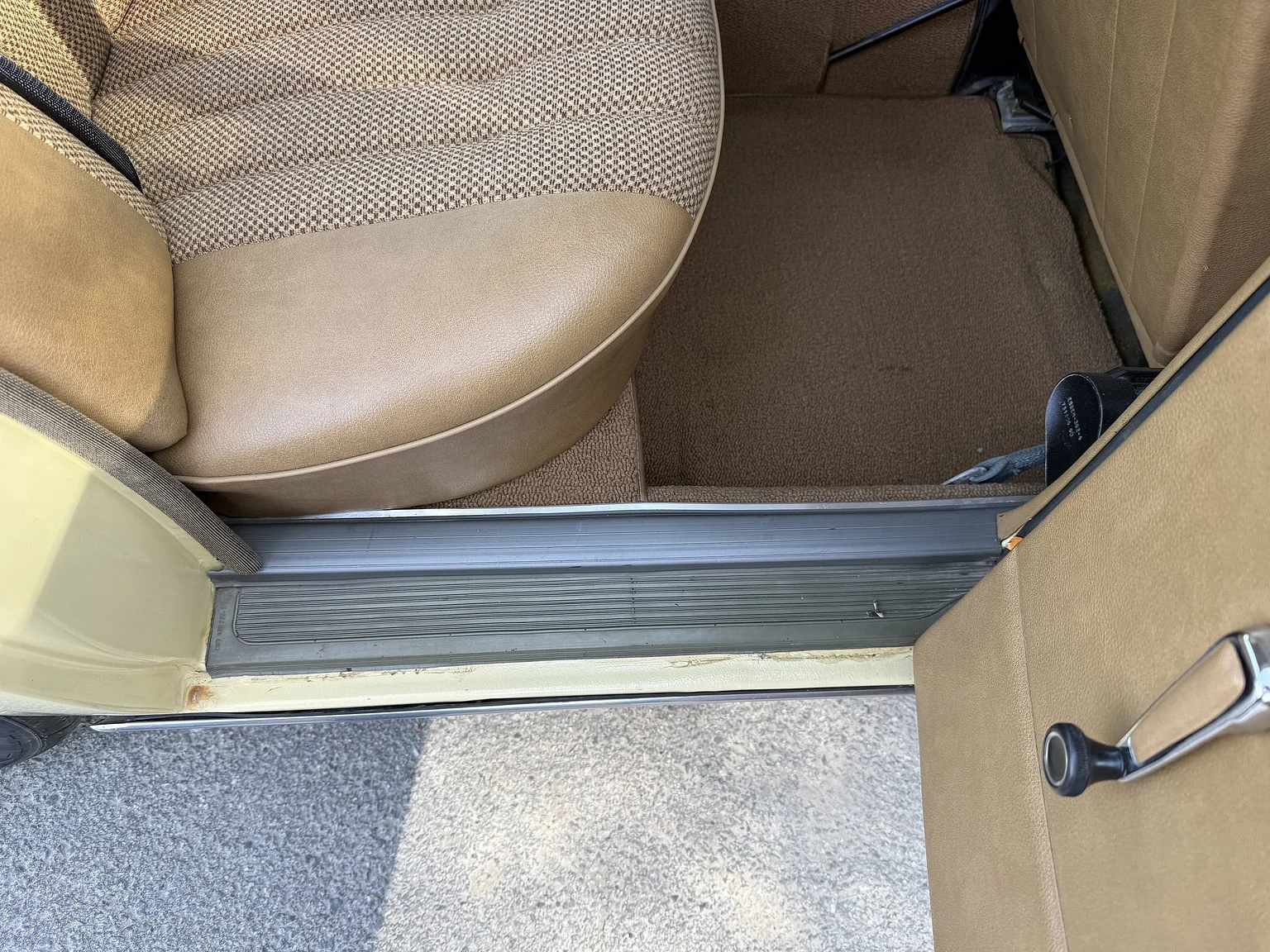 Interior image of 1974 Mercedes-Benz 230 Automatic (66)