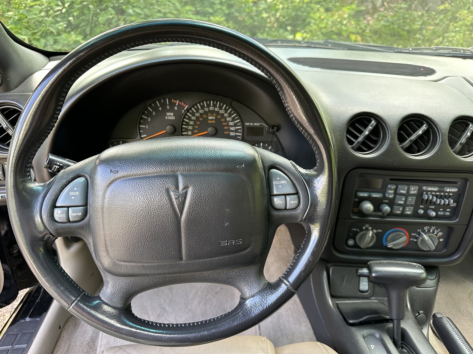Interior image of 2000 Pontiac TransAm Firebird (14)