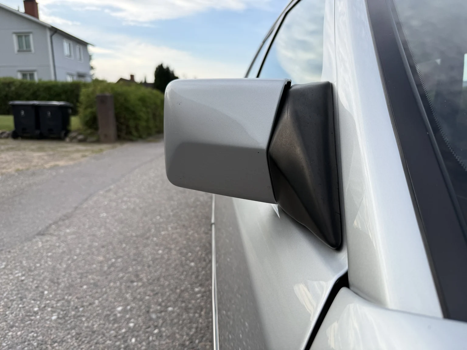 Exterior image of 1994 Mercedes-Benz E 320 T (23)