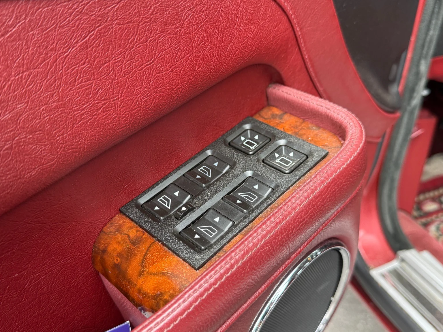 Innenraumfoto von 1988 Daimler Six (5)