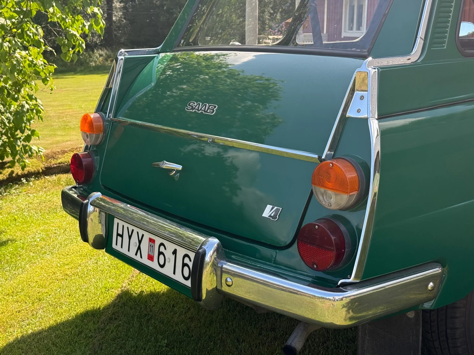 Exteriörbild på 1975 Saab 95 V4 kombi - 7-sits (20)