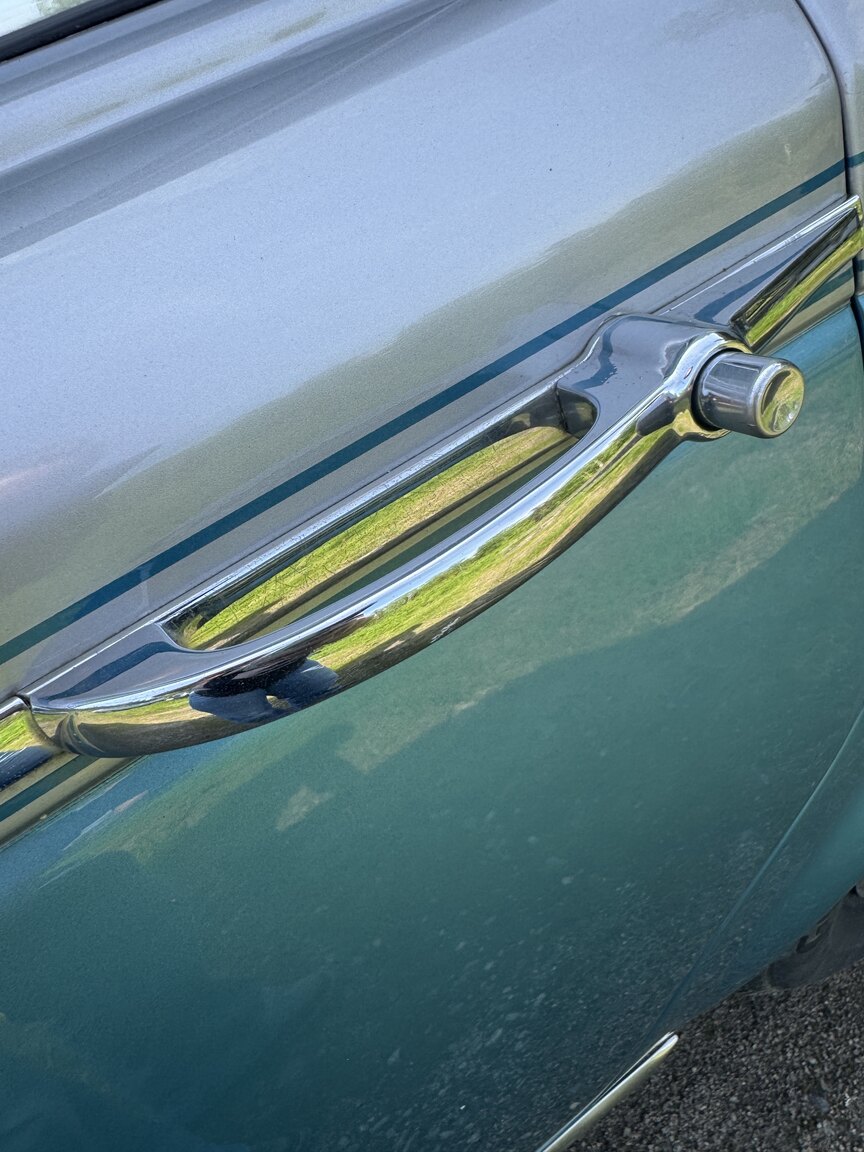 Exterior image of 1976 Rolls-Royce Silver Shadow