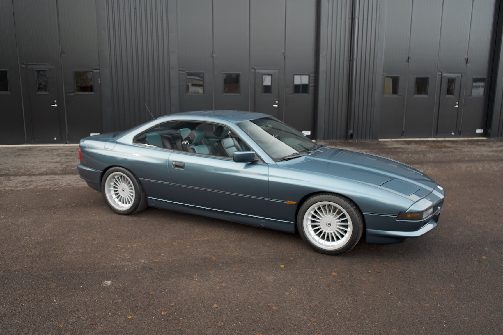 Exteriörbild på 1992 BMW 850i 6-speed manual - NO RESERVE
