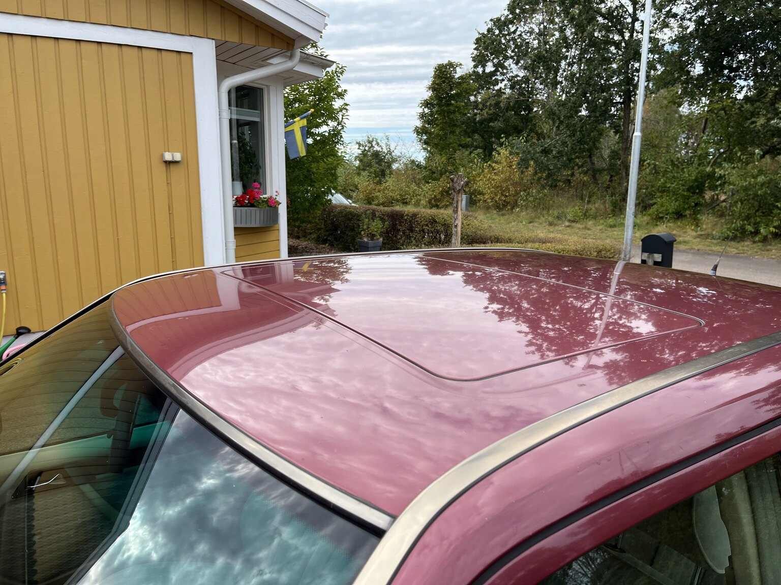 Exterior image of 1990 Mercedes-Benz 230 E