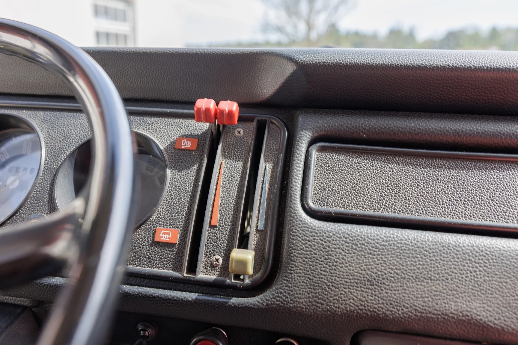 Interior image of 1973 Volkswagen Typ 2 Transporter T2 (34)
