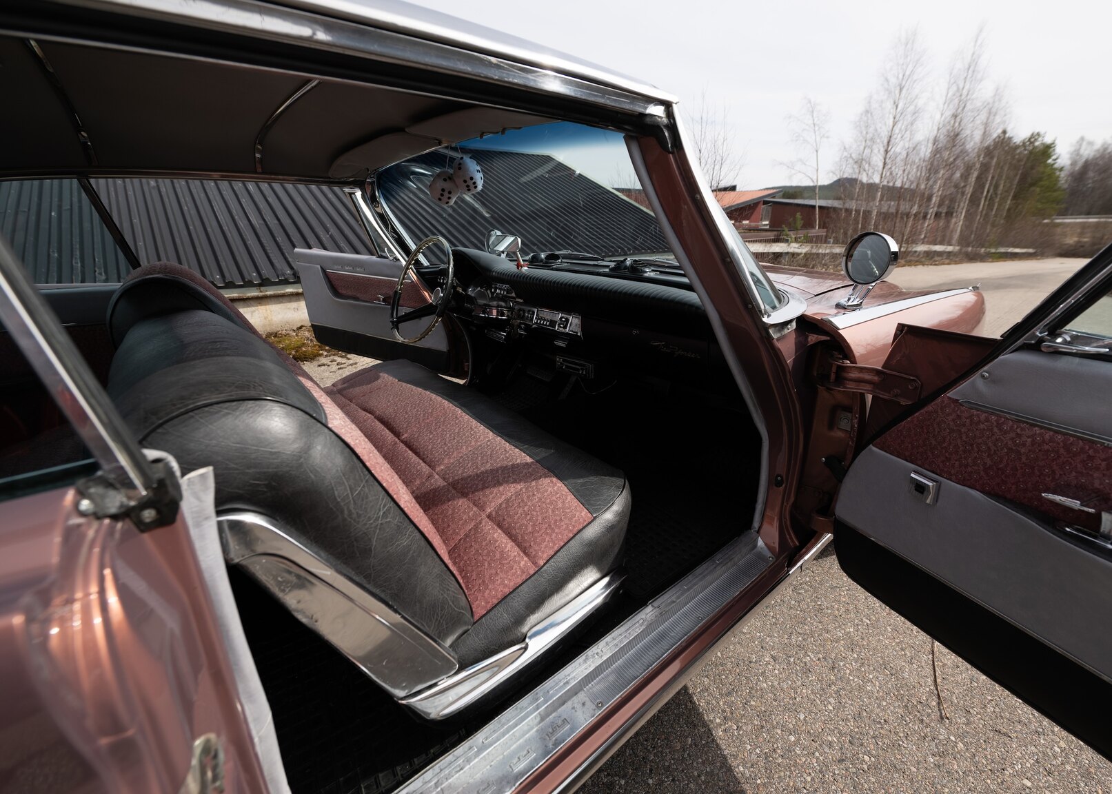 Interior image of 1961 Chrysler New Yorker Sedan (30)