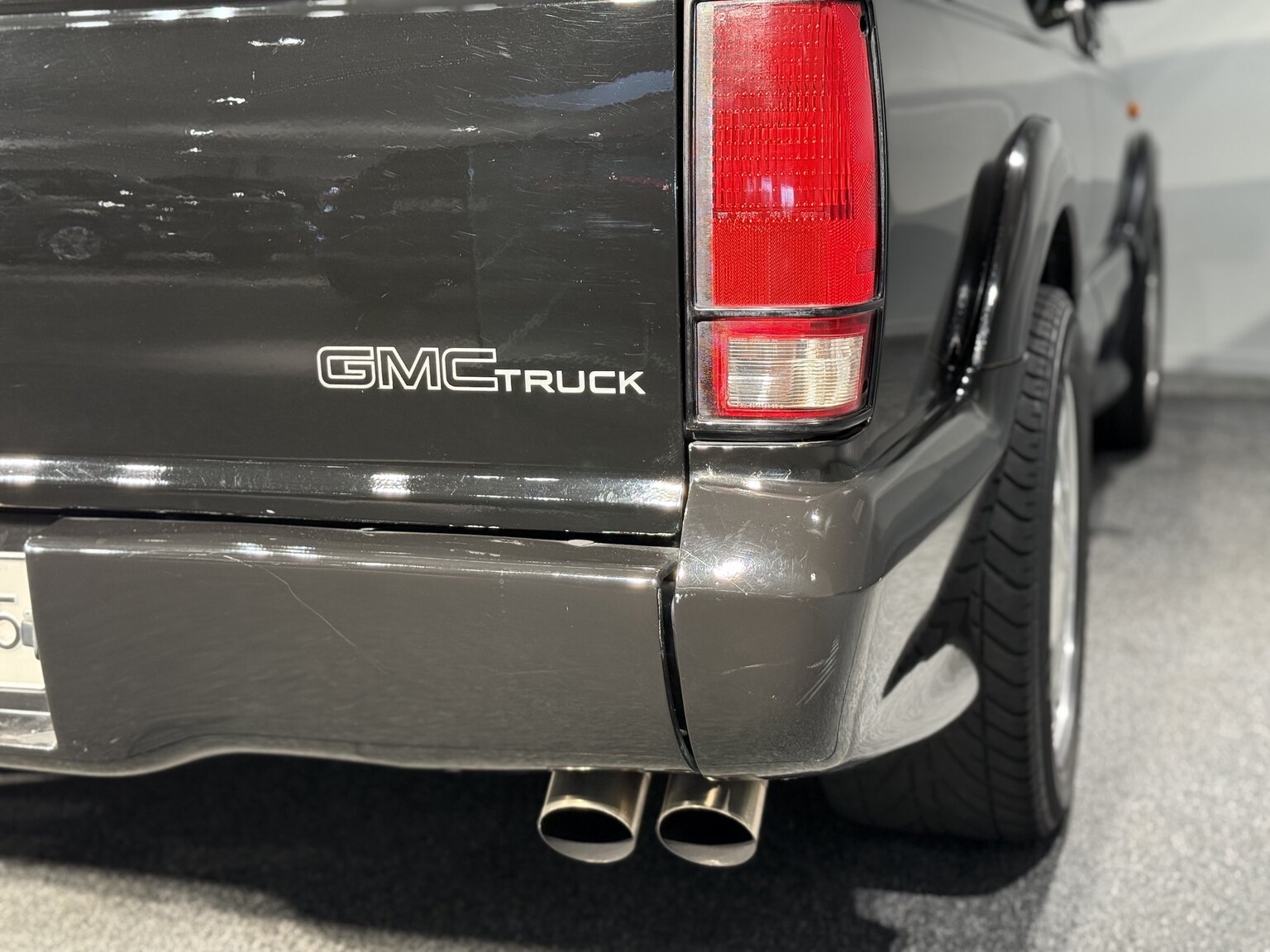 Exterior image of 1992 GMC Typhoon 